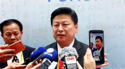 傅崐萁:“兩岸一家親”已深入每個中華兒女心中 6日上午,第十屆海峽論壇大會在廈門市舉行,臺灣花蓮縣長傅崐萁出席論壇大會并在會……