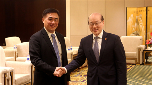 劉結一會見中國國民黨副主席郝龍斌 中共中央臺辦、國務院臺辦主任劉結一6日在廈門會見了前來出席第十屆海峽論壇的……