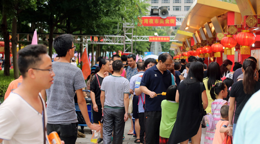 兩岸特色廟會(huì)落戶廈門集美 作為“海峽論壇”的重要配套活動(dòng),本屆廟會(huì)暨縣市旅游推介交流會(huì)以“童享藍(lán)天·靈……