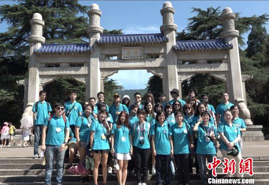 ��50���ɰ���W(xu��)���ڌO��ɽ�����}�~�ġ����ۡ���ǰ��Ӱ�������� �z