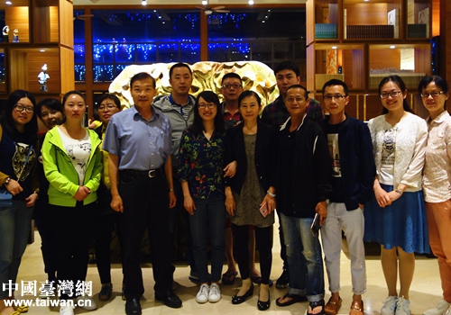 已返臺定居的四川臺胞專程趕到酒店看望大家 已返臺定居的四川臺胞專程趕到酒店看望大家