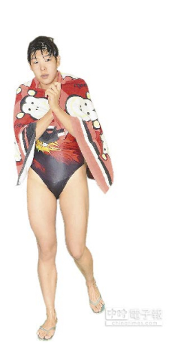 大陸選手張婕奮戰7小時,在惡劣的海象中,幫泳渡團隊推進13公里 大陸選手張婕奮戰7小時,在惡劣的海象中,幫泳渡團隊推進13公里