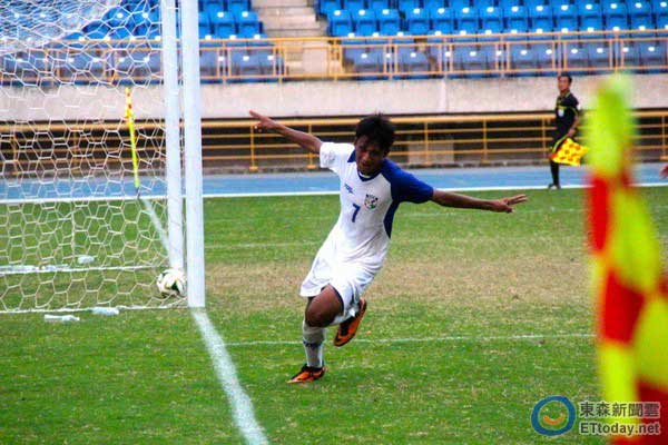 黃俊聞表示,對陣山東魯能U15他要進4個球 黃俊聞表示,對陣山東魯能U15他要進4個球