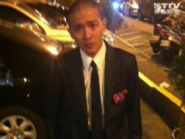 俊秀萬少丞女人緣佳,被封“竹聯幫梁朝偉”。(臺媒圖)