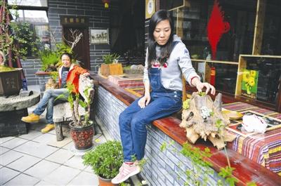 “世界那么大”一周年 辭職女教師懷孕近一月