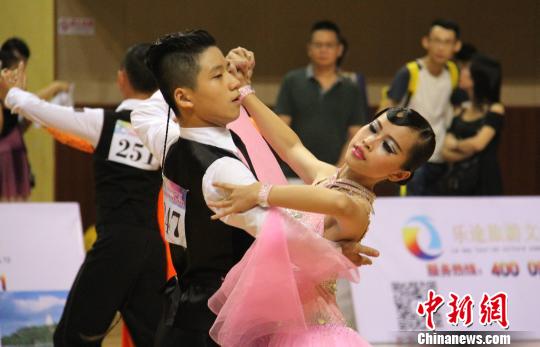 19�����������׌Ãɰ��ĵ��w���赸��Ӣِ�ڸ��������A��w���^�������[���������� �z