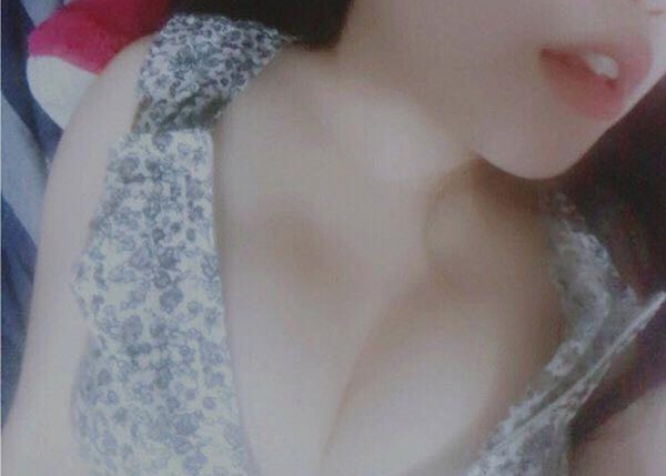 ��Ů��˯���Ĵ�߶����ؾW����ٝ Ů�ѱ����д����sЦ�����^�ֆ���