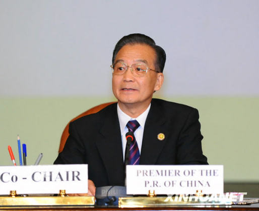 11��8�գ�����(w��)Ժ����ؼҌ��ڰ���ɳķɳ���ճ�ϯ�зǺ���Փ�����Čò��L����(hu��)�h�_Ļʽ���vԒ��