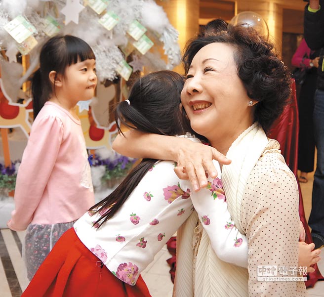 ��15�á���ʹ�䡱�c(di��n)��A������_�����_�����L�����ە��̖�ٴ��׃��Ү�Q�Ϲ�������С���шA����СŮ���o�ە��һ���۵ı��������x�ە��?f��)�������?�в�ɫ��ϵ���Ը�����DƬ��Դ���_���Еr��ӈ�