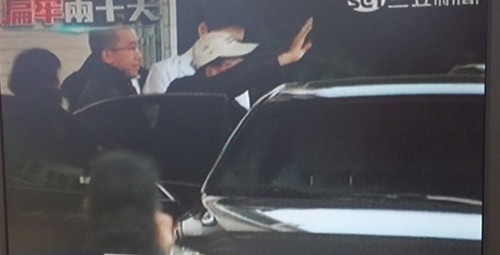 陳水扁保外就醫(yī) 藍(lán)營(yíng)尊重綠營(yíng)盼化解對(duì)立(圖) 陳水扁保外就醫(yī) 藍(lán)營(yíng)尊重綠營(yíng)盼化解對(duì)立(圖)