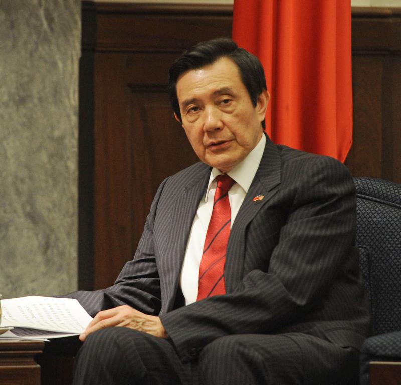 馬英九投書《中國時報》,公開批評李登輝“釣魚島是日本的”說法,稱這傷害了國家主權、人民感情,李登輝應為此道歉 馬英九投書《中國時報》,公開批評李登輝“釣魚島是日本的”說法,稱這傷害了國家主權、人民感情,李登輝應為此道歉