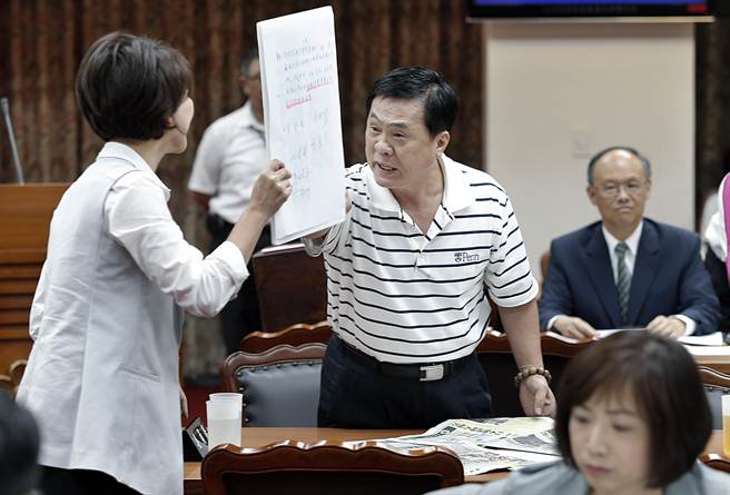 臺(tái)“立法院”討論核廢料處理 場(chǎng)外抗議場(chǎng)內(nèi)互嗆 臺(tái)“立法院”討論核廢料處理 場(chǎng)外抗議場(chǎng)內(nèi)互嗆