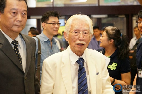 蔡英文民調(diào)下滑 "獨(dú)派"大佬竟獻(xiàn)計(jì)"特赦"陳水扁 蔡英文民調(diào)下滑 "獨(dú)派"大佬竟獻(xiàn)計(jì)"特赦"陳水扁