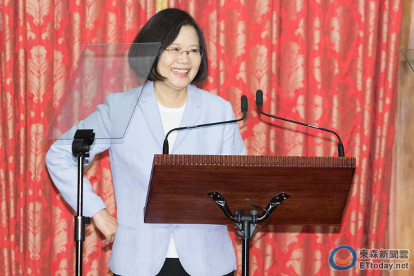 羅智強談“空竹統戰說”:同情蔡英文有一堆豬隊友 羅智強談“空竹統戰說”:同情蔡英文有一堆豬隊友