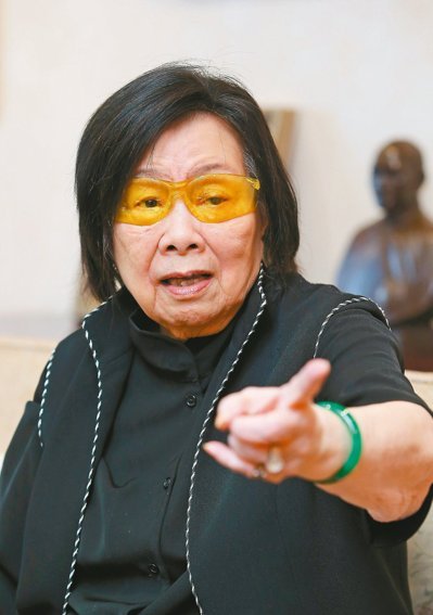 “婦聯會主委”辜嚴倬云16日接受專訪,對于“婦聯會”因為民進黨當局查國民黨黨產而被波及大聲喊冤 “婦聯會主委”辜嚴倬云16日接受專訪,對于“婦聯會”因為民進黨當局查國民黨黨產而被波及大聲喊冤