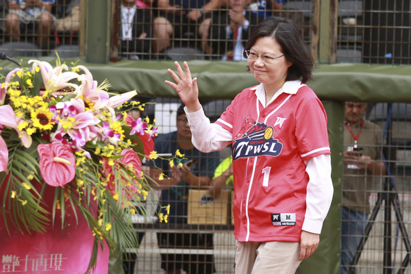 "�˰ى�ʿ"ʹ����Ӣ��:��(j��ng)��(j��)���ɰ���"�⽻"��������