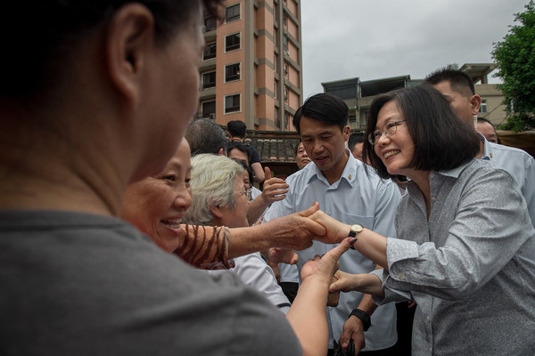 �_(t��i)���{(di��o)����6���񱊲��M��Ӣ���ڃɰ��P(gu��n)ϵ�ı��F(xi��n)