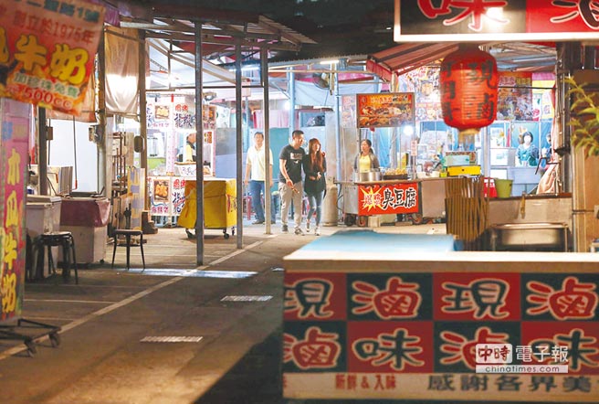 ԭ��800����λ�ĸ���ҹ�У����ֻʣ50����(g��)��λ����������