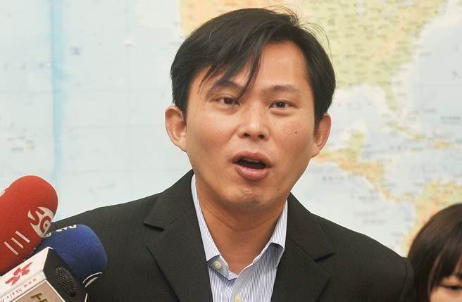 黃國昌罷免案最快11月投票 “戰(zhàn)神”恐墜落 黃國昌罷免案最快11月投票 “戰(zhàn)神”恐墜落