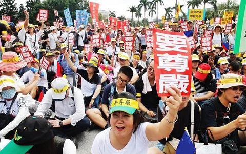 臺軍改匆忙上路錯誤百出 吳斯懷怒:別拖幾十萬人陪葬