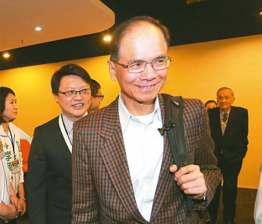 侯友宜戰新北綠營慌了 蔡英文緊急出手卻給自己挖了個坑 侯友宜戰新北綠營慌了 蔡英文緊急出手卻給自己挖了個坑