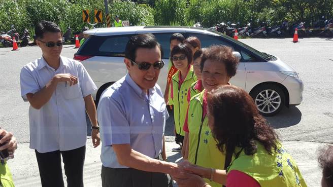 馬英九被問是否要再拼一個“小英九”:回去請示美青 馬英九被問是否要再拼一個“小英九”:回去請示美青