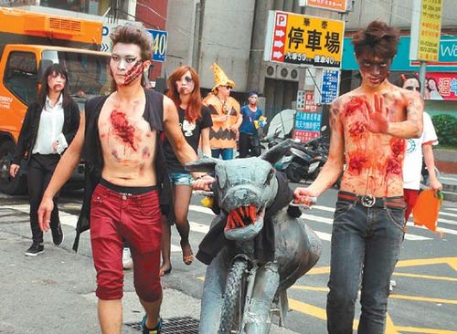 臺灣萬圣節(jié)創(chuàng)意造型車踩街眾“鬼”上街(圖)