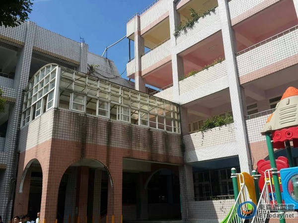 臺北市信義區興雅小學遭精神異常男闖入,發生挾持學童事件。(臺媒圖) 臺北市信義區興雅小學遭精神異常男闖入,發生挾持學童事件。(臺媒圖)