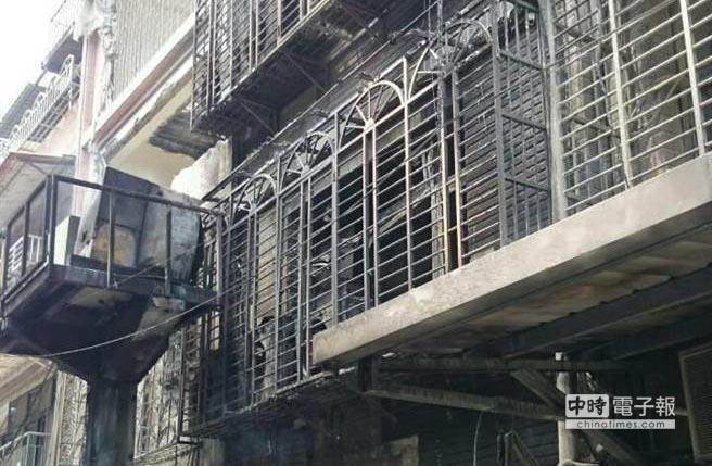 臺灣外海地震致1死1傷 停車塔汽車跌落疊羅漢 臺灣外海地震致1死1傷 停車塔汽車跌落疊羅漢