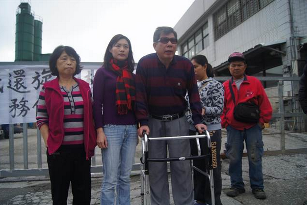 前鄉代主席被騙千萬"老無所依" 拖病體討債遭拒 前鄉代主席被騙千萬"老無所依" 拖病體討債遭拒