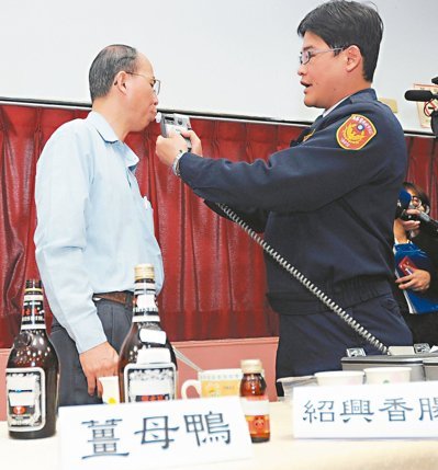 ��ֻ�����]�Ⱦơ��_����ĸ�����{�塱���P��ԩ