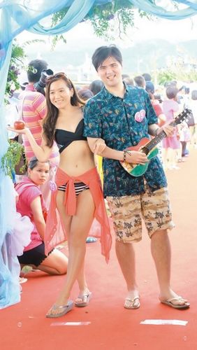 新娘穿著比基尼走紅毯。臺灣《聯合報》記者張芮瑜/攝影