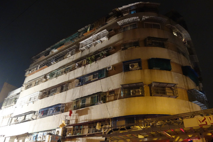 ����һ����賿ͻ�l��� �ϰ�ס���@��17�����t