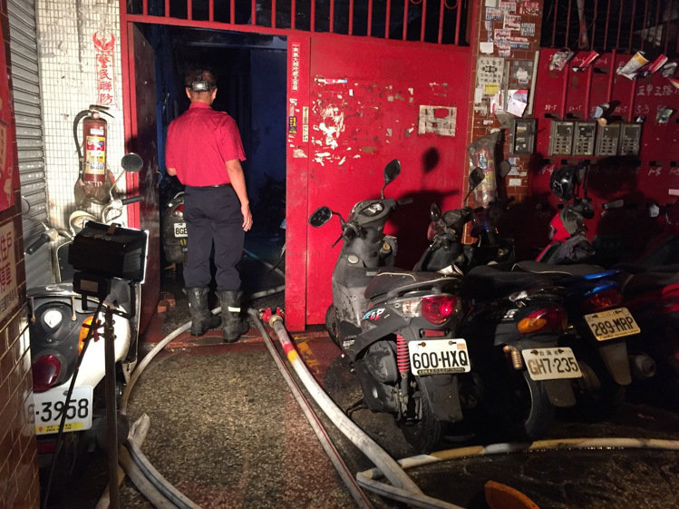 ����һ����賿ͻ�l��� �ϰ�ס���@��17�����t