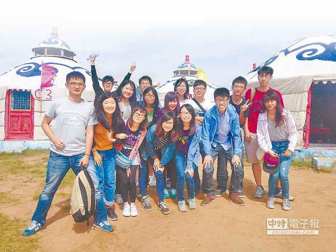 n05a00_p_01_04.jpg n05a00_p_01_04.jpg