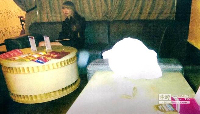 45歲曾女年齡足以當18歲嫖客的媽,開燈后嫖客驚呼“我的媽呀”。(臺媒圖) 45歲曾女年齡足以當18歲嫖客的媽,開燈后嫖客驚呼“我的媽呀”。(臺媒圖)