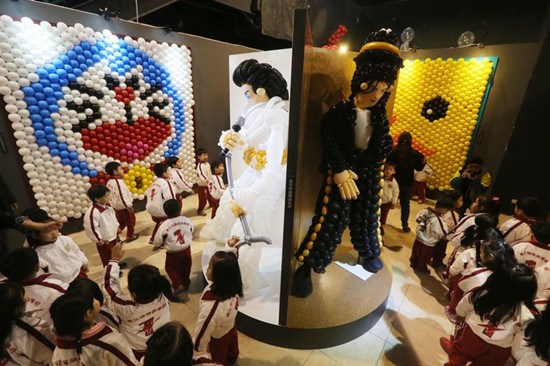 臺灣科教館造氣球“貓王”、哆啦A夢迎寒假(圖)