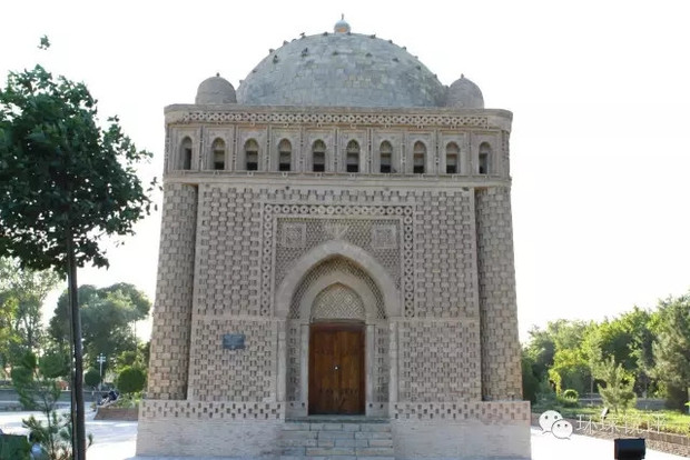 �DƬĬ�J���}