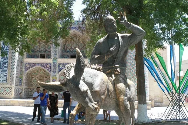 �DƬĬ�J���}