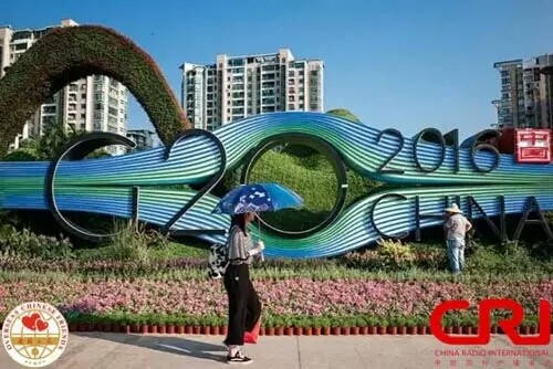 �DƬĬ�J���}