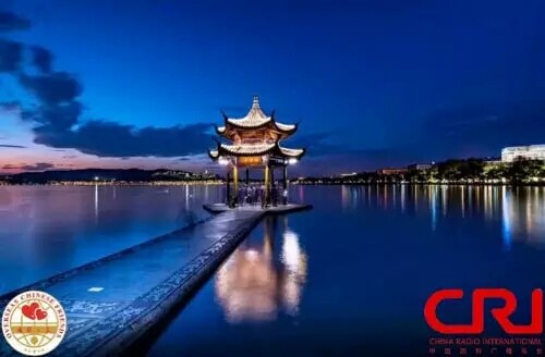 �DƬĬ�J���}