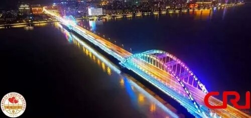 �DƬĬ�J���}