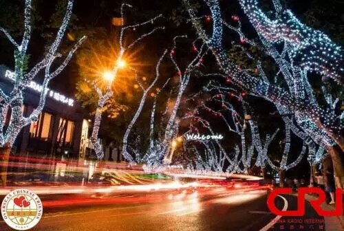 �DƬĬ�J���}