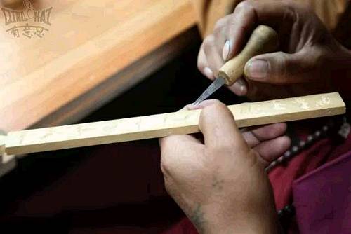 �ଔ���gľ��vʷ�ƾã���(y��ng)�ÏV�����ǃ�(y��u)������gˇ�g(sh��)֮һľ���ڰଔ���g�����T�������������Ʒ�͹�ˇƷ�b��V��ÿ����ͥ�����γɶ�N�L(f��ng)��ľ��ɷ֞����w�A�񡢸��񡢸�����������С��tɏŭ�š��������_���������ǰଔ���gľ��ˇ�˱��F(xi��n)�Ă��y(t��ng)���}��