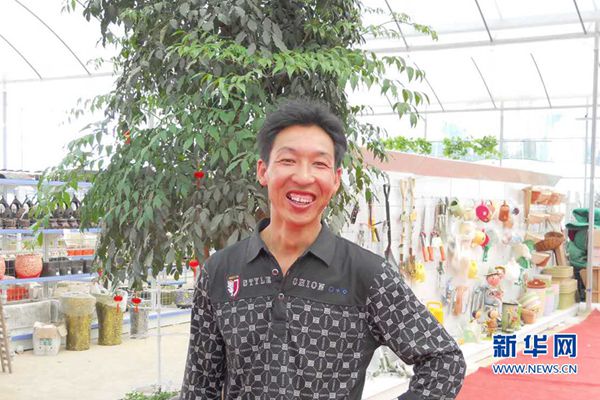 網友“刷屏”致敬臺風中遇難的好支書周炳耀