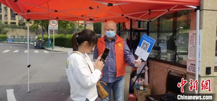 浙江寧波“小聯(lián)合國”齊心抗疫:我是外國人,但不是外人