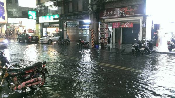 臺北24小時內累積雨量突破350毫米,打破42年來臺北站紀錄 臺北24小時內累積雨量突破350毫米,打破42年來臺北站紀錄