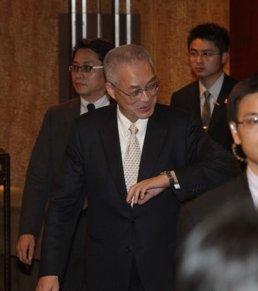 �Ƕ��x��ϯ�_(t��i)��(li��n)�x��(hu��)����(du��)��������ϯһ�£����д�ҡ����첻���@��(g��)����