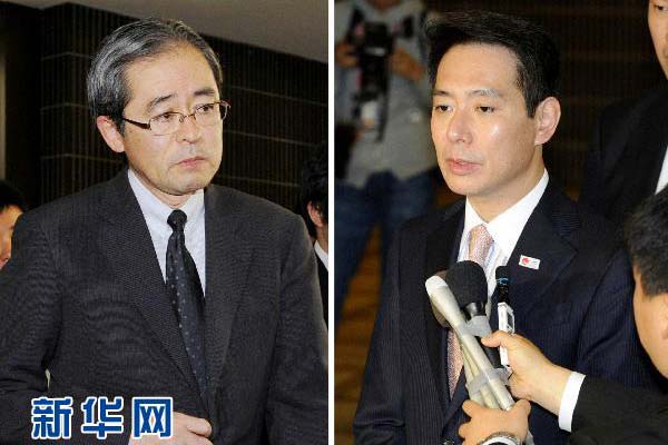 11月3日拍攝的拼版照片顯示:日本駐俄羅斯大使河野雅治在東京向日外相前原誠司匯報完后走出日本外務(wù)省(左)和日本外相前原誠司接受記者采訪(右)。當(dāng)日,暫時被召回的日本駐俄羅斯大使河野雅治抵達(dá)日本首都東京,并向日外相前原誠司匯報此次俄總統(tǒng)視察爭議島嶼的相關(guān)情況。 新華社/共同社