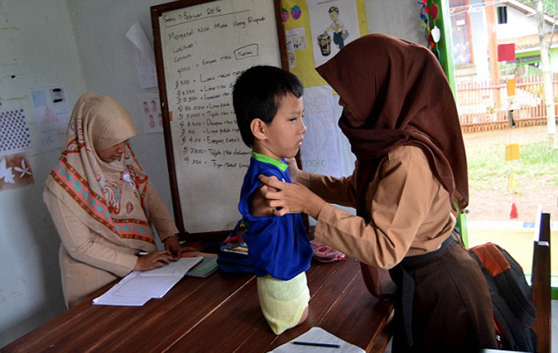 �DƬĬ�J���}